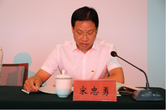 城投集团召开“不忘初心 、牢记使命”主题教育工作会议3.png